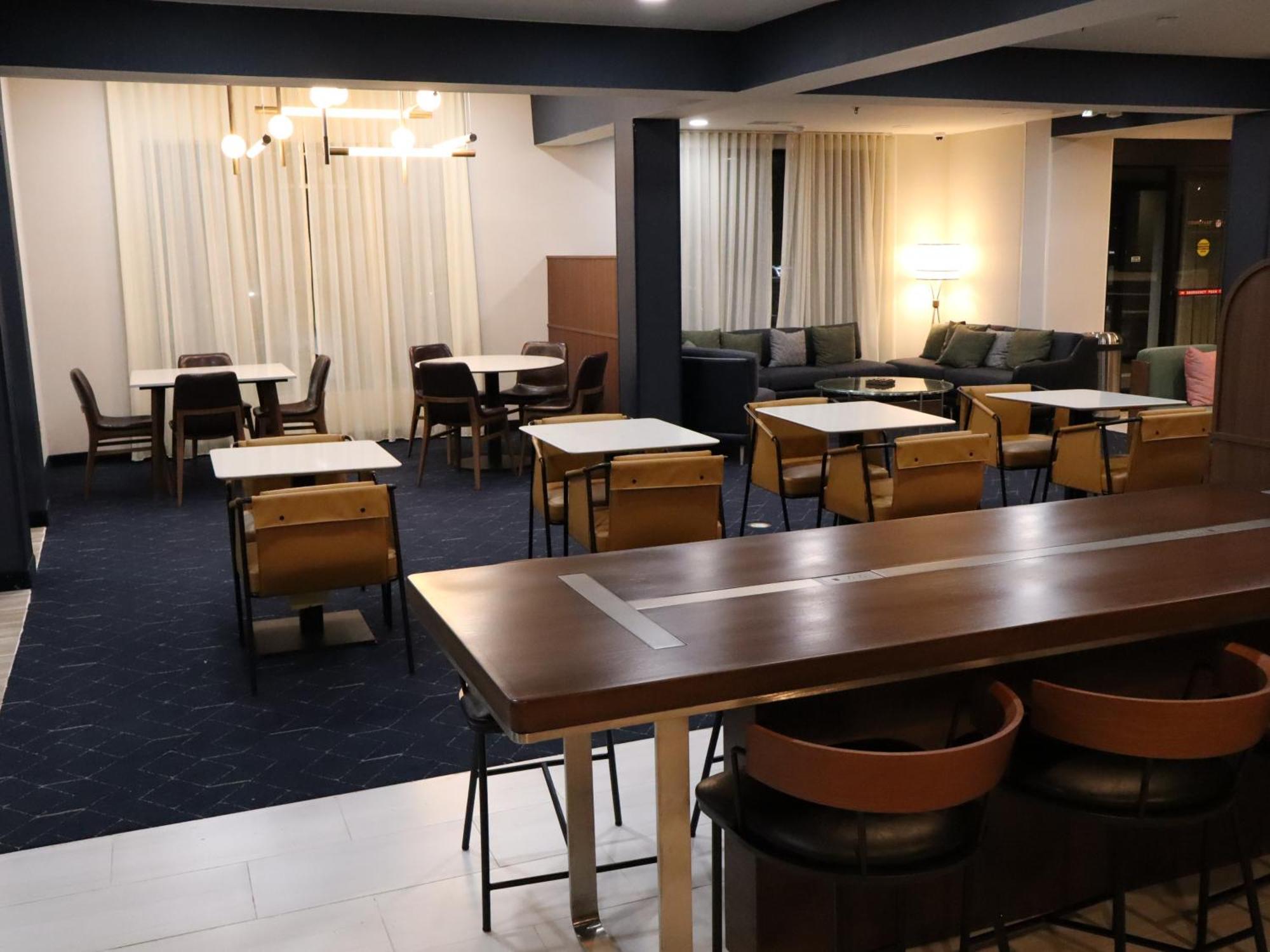 Courtyard Tuscaloosa Hotel Ngoại thất bức ảnh